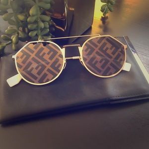 Fendi Gold Sunglasses 🕶